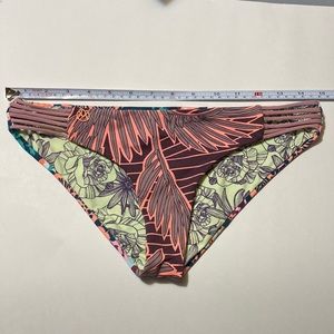 Maaji bikini bottom 14.5” waist and 8” rise, reversible